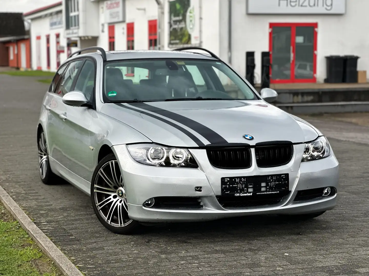 BMW 318 Touring | Pano | AHK | SHZ | 18 ZOLL | PDC |TÜV Srebrny - 2