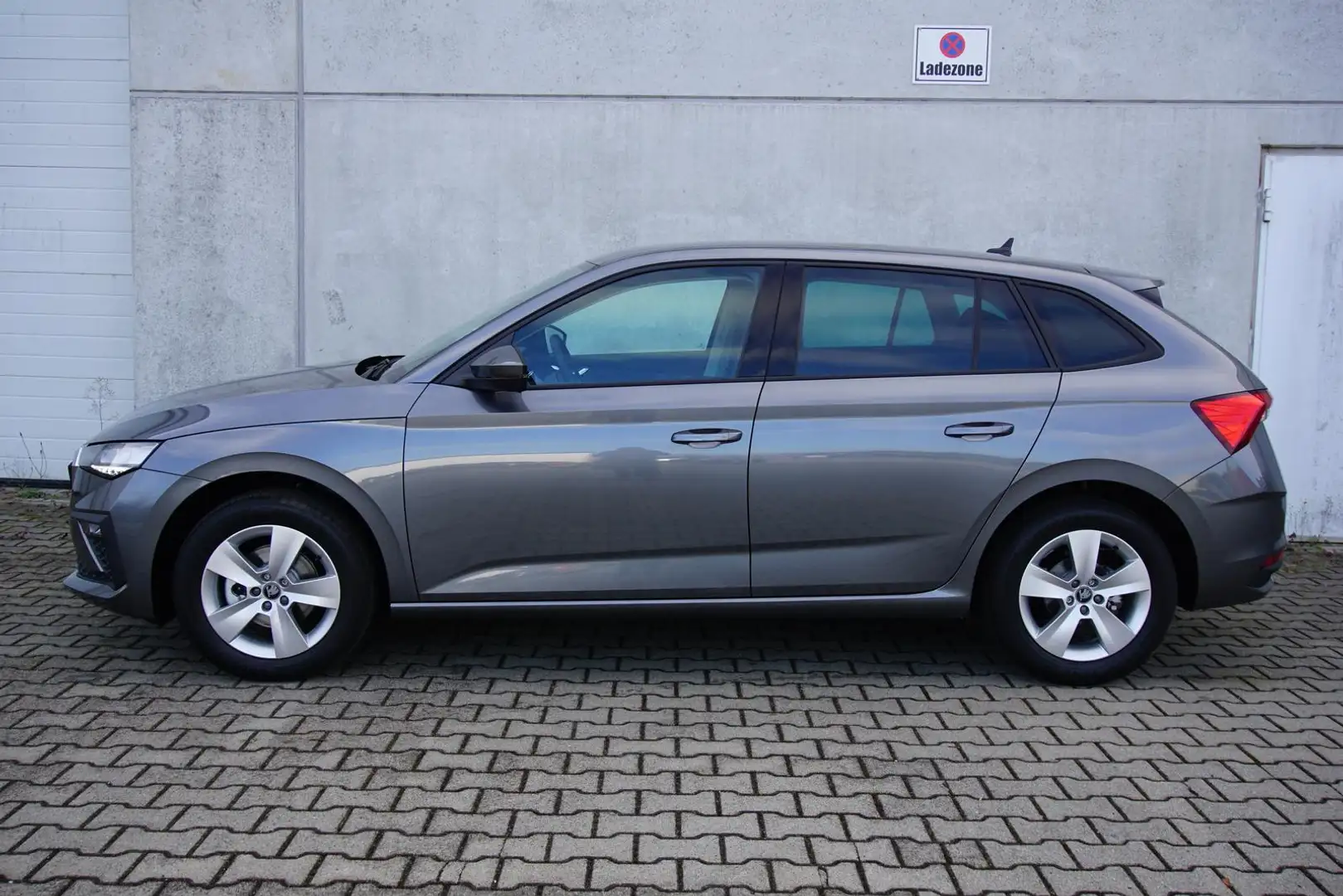 Skoda Scala 1.0TSI Navi/MirrorLi Kamera LED Tempomat Grau - 2