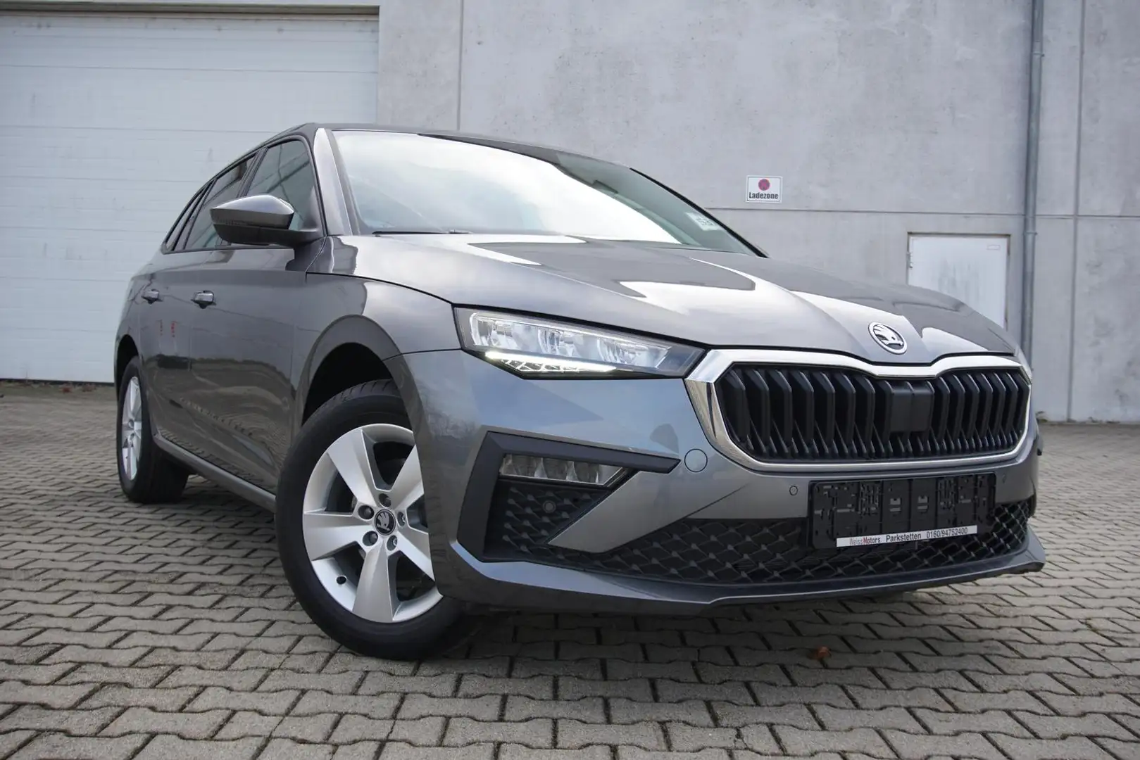 Skoda Scala 1.0TSI Navi/MirrorLi Kamera LED Tempomat Grau - 1
