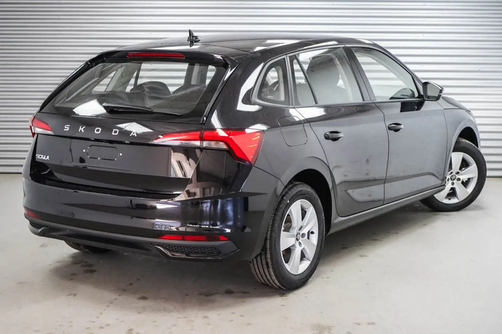 Skoda Scala 1,0 TSI DSG Selection Schwarz - 2
