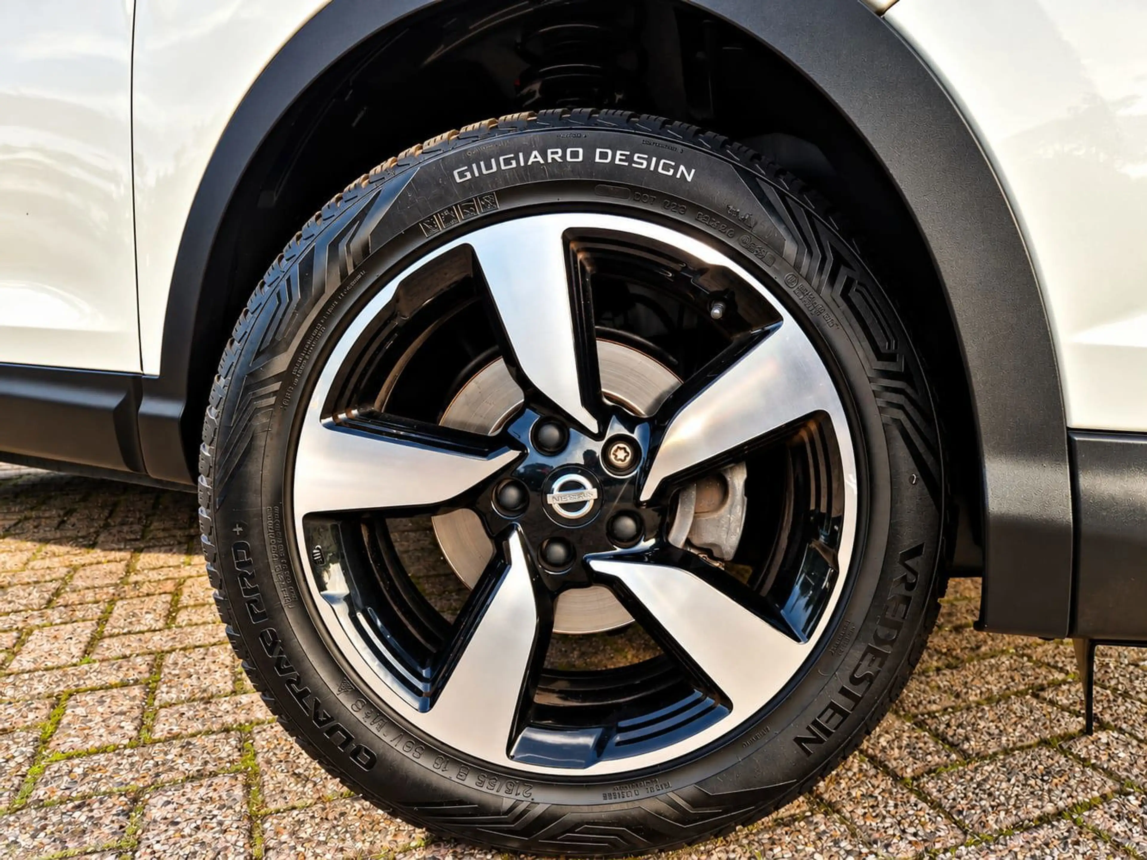 Nissan Qashqai 1.6 N-Vision Trekhaak Panoramadak Alcantara — photo 7