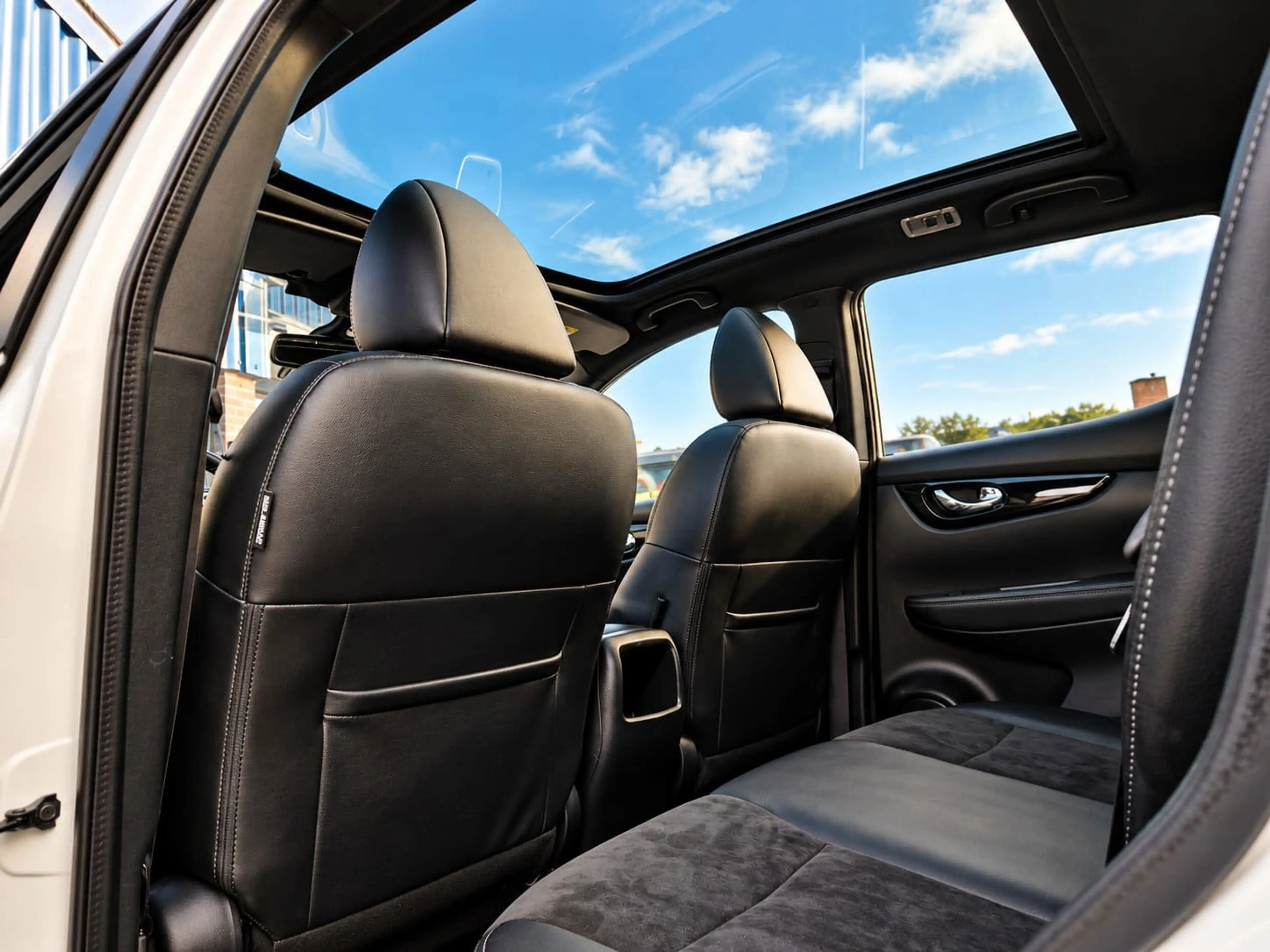 Nissan Qashqai 1.6 N-Vision Trekhaak Panoramadak Alcantara — photo 11