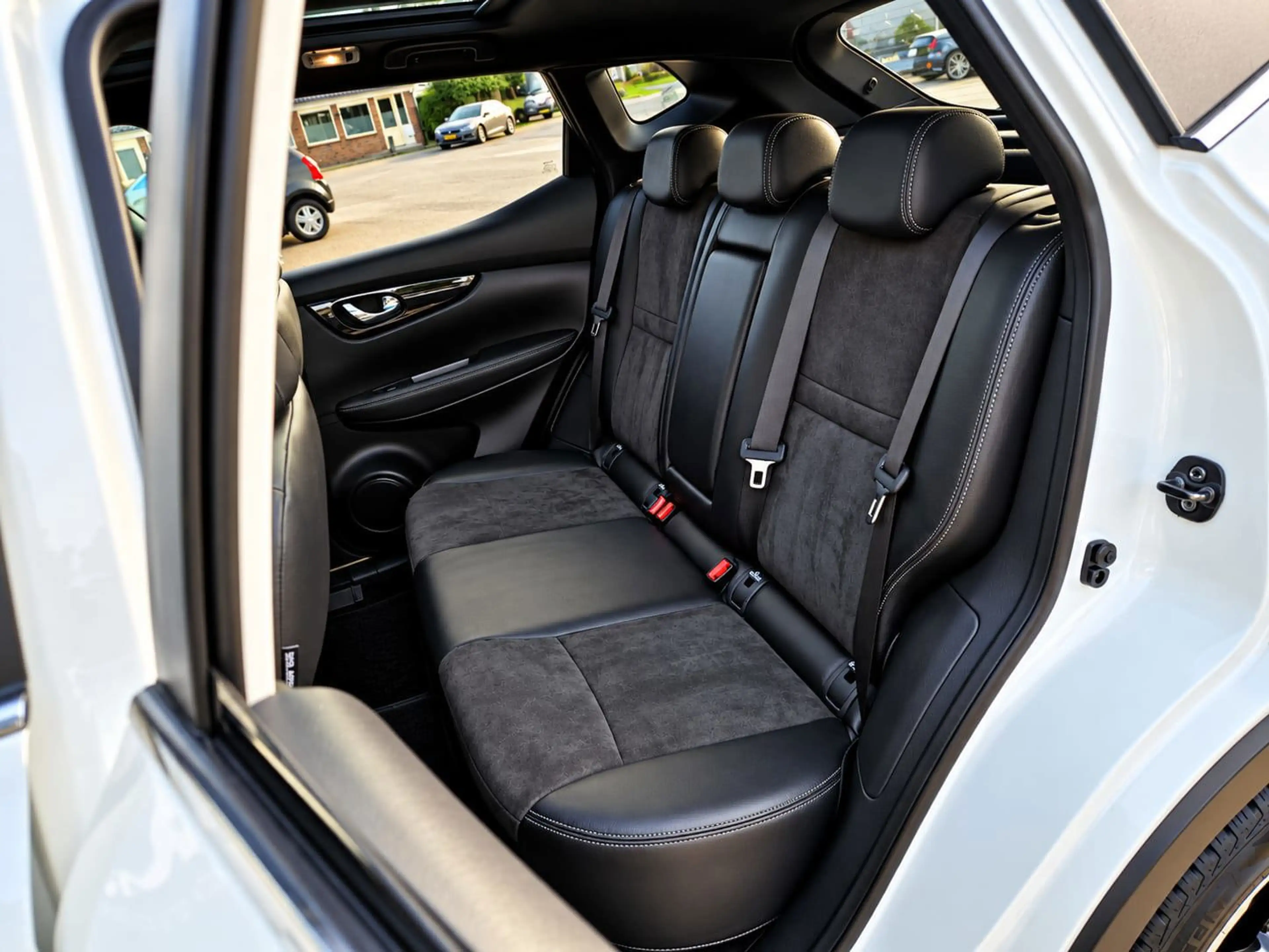 Nissan Qashqai 1.6 N-Vision Trekhaak Panoramadak Alcantara — photo 12