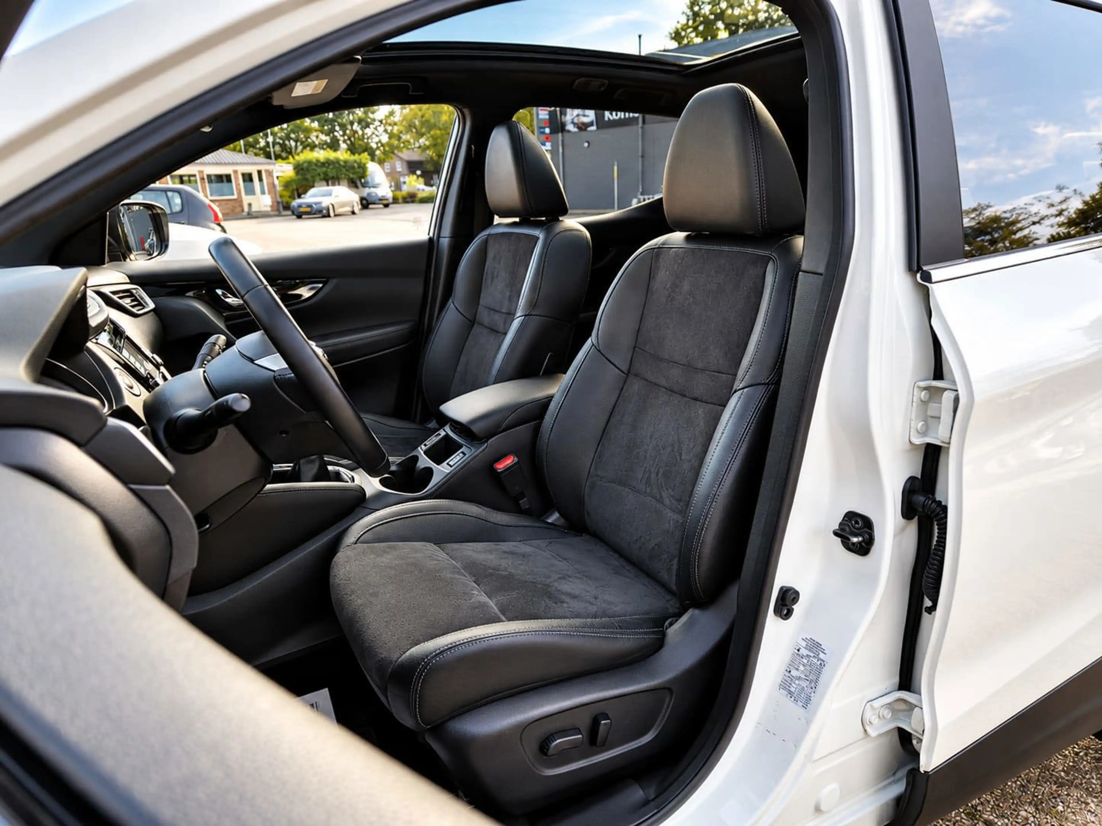 Nissan Qashqai 1.6 N-Vision Trekhaak Panoramadak Alcantara — photo 9