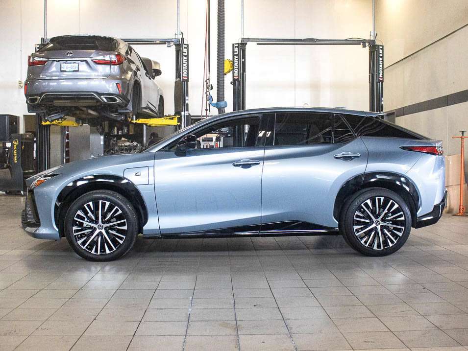 2023 Lexus RZ Luxury — снимка 1