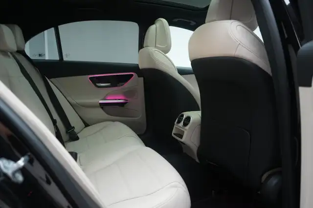 Mercedes-Benz C view 9