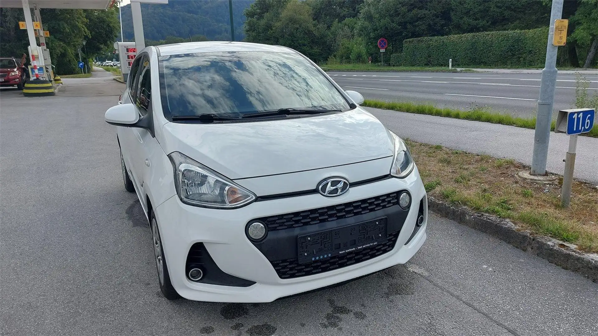 Hyundai i10 1,0 Edition 25 Weiß - 1