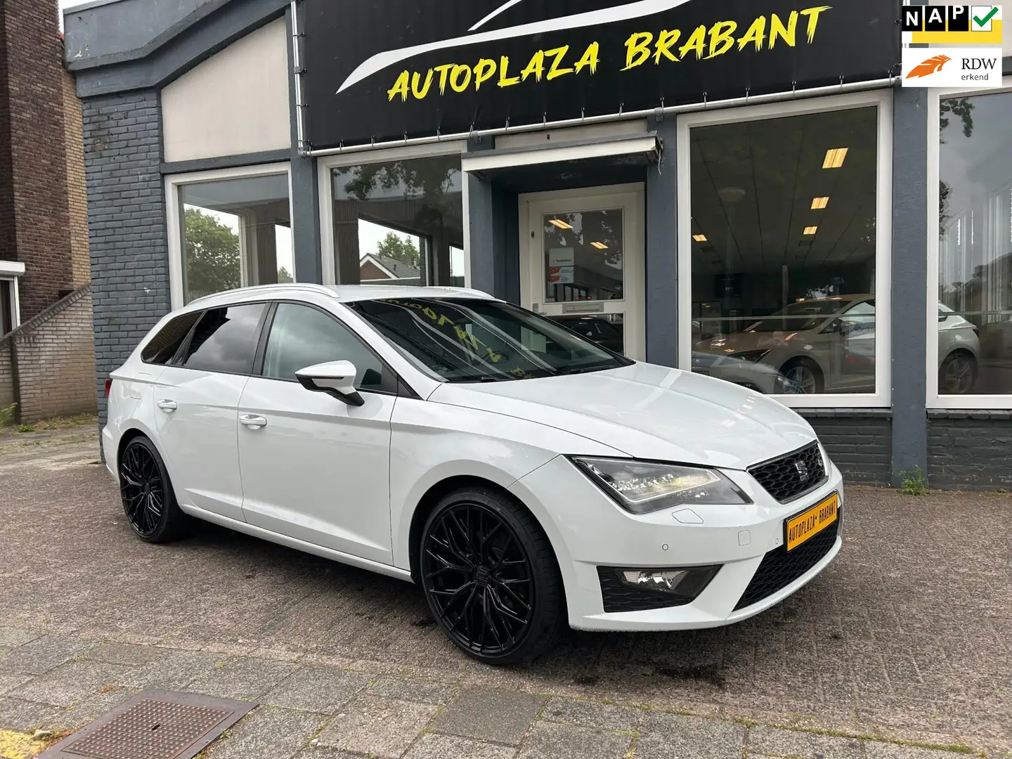 SEAT Leon ST 1.8 TSI FR / AUTOMAAT / NAVI / CRUISE Blanco - 1