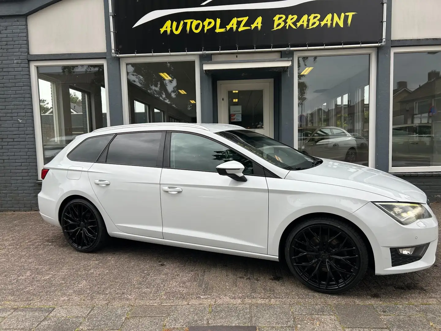 SEAT Leon ST 1.8 TSI FR / AUTOMAAT / NAVI / CRUISE Blanco - 2