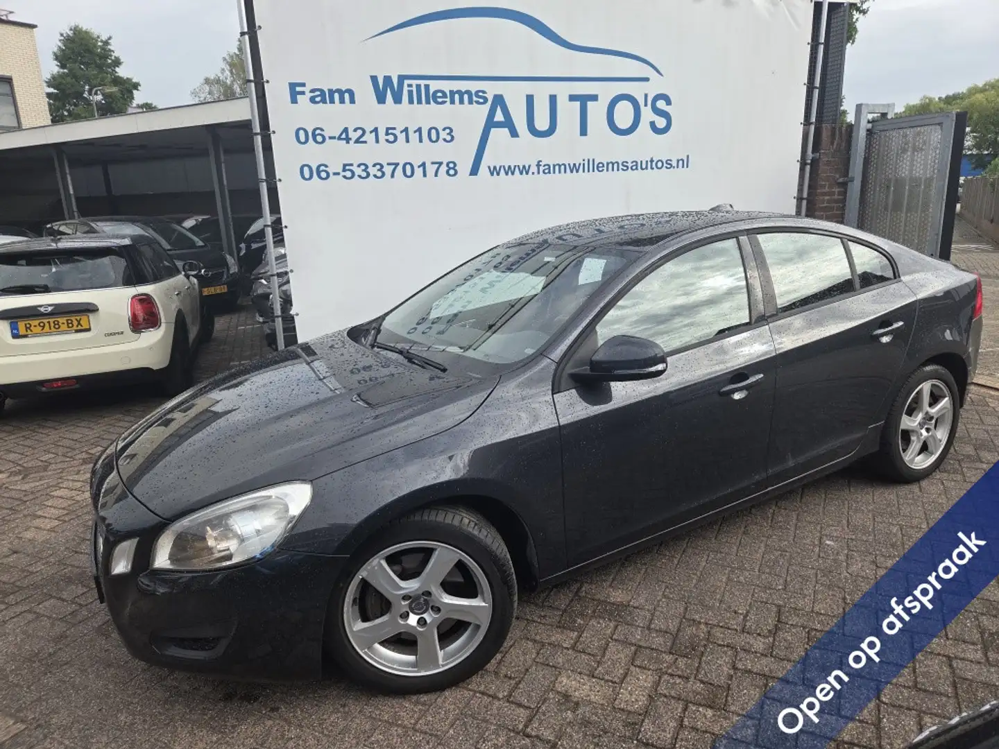 Volvo S60 2.0T Kinetic Grijs - 1