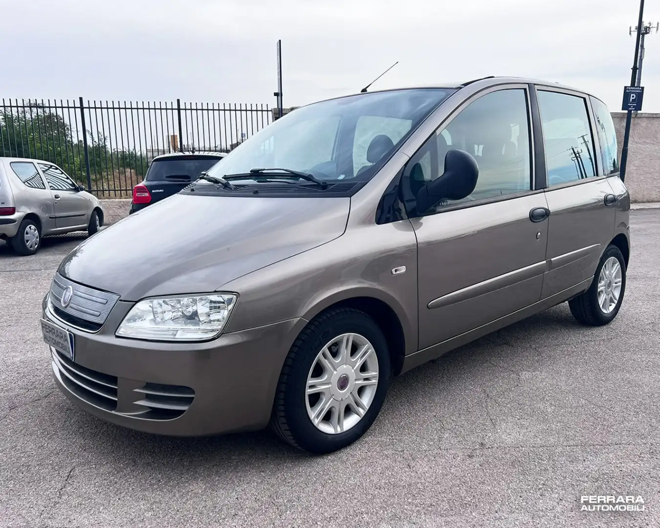 Fiat Multipla 1.9 mjt Dynamic 120cv Grau - 2