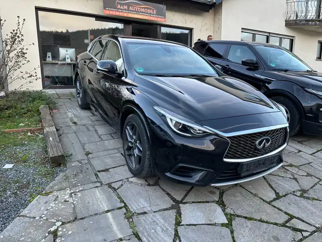 Infiniti Q30 Premium City Black 19 Zoll Alufelgen RunflatReifen