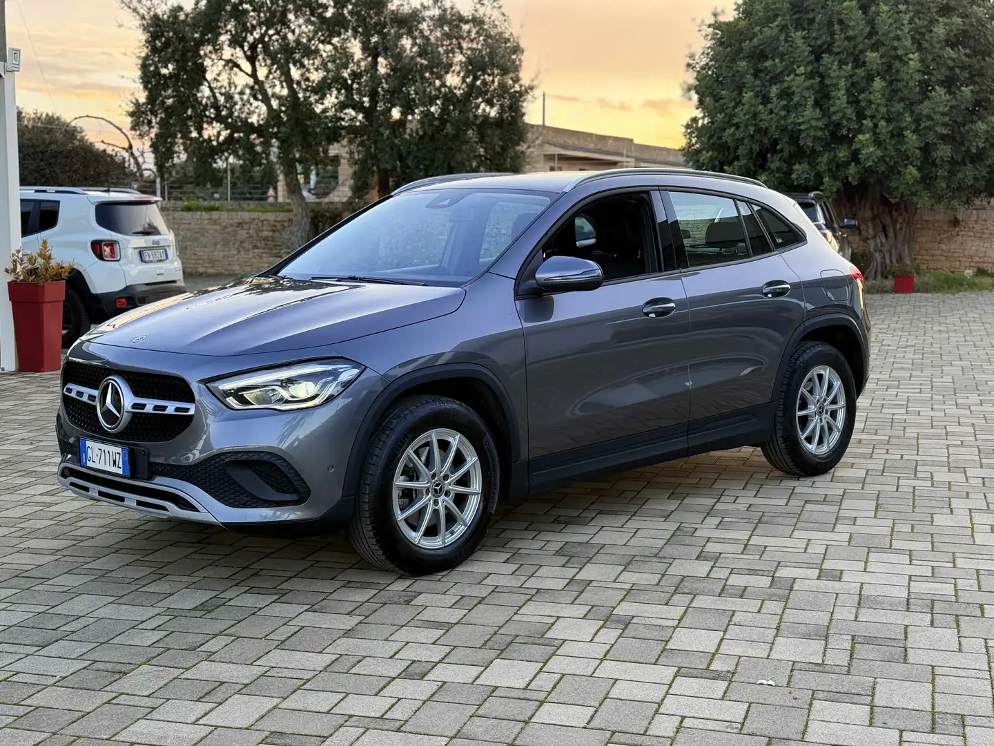 Mercedes-Benz GLA 200 GLA-H247 d Business Extra auto Grigio - 2