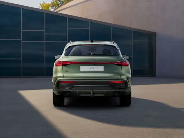 Audi Q5 view 4