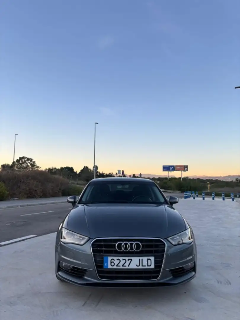 Audi A3 Sedán 1.6TDI 81kW Gris - 2