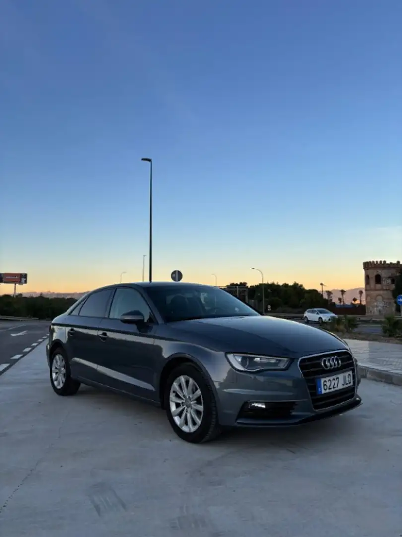 Audi A3 Sedán 1.6TDI 81kW Gris - 1