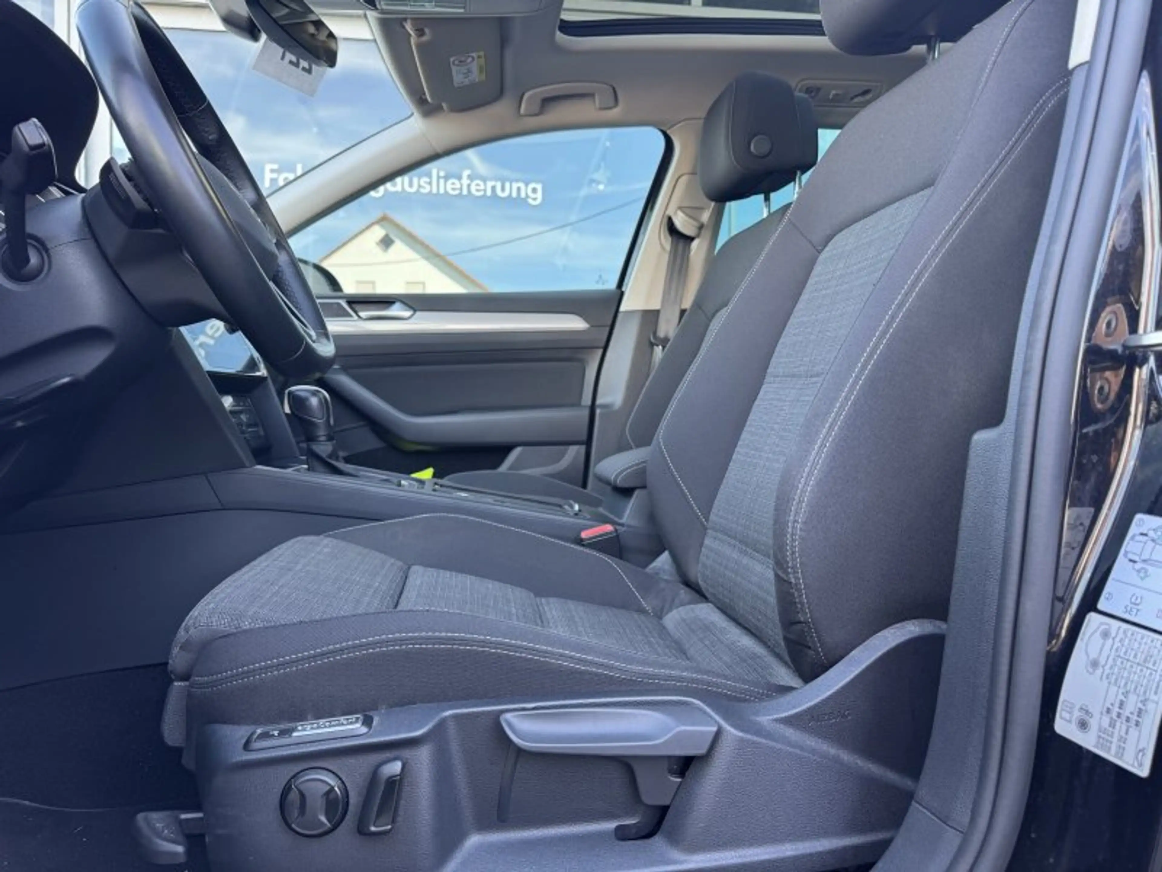Volkswagen Passat Variant 2.0 TDI Business AHK Pano DSG Navi ACC LED Kamera — photo 15