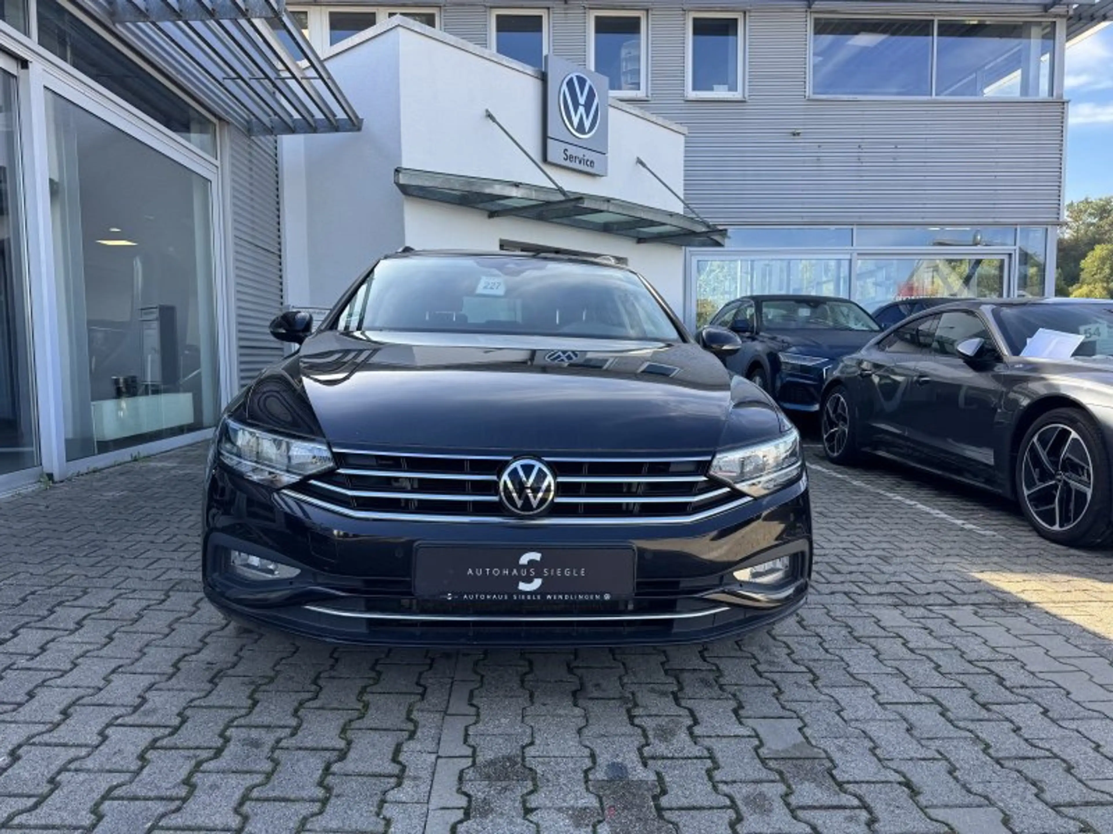 Volkswagen Passat Variant 2.0 TDI Business AHK Pano DSG Navi ACC LED Kamera — photo 2