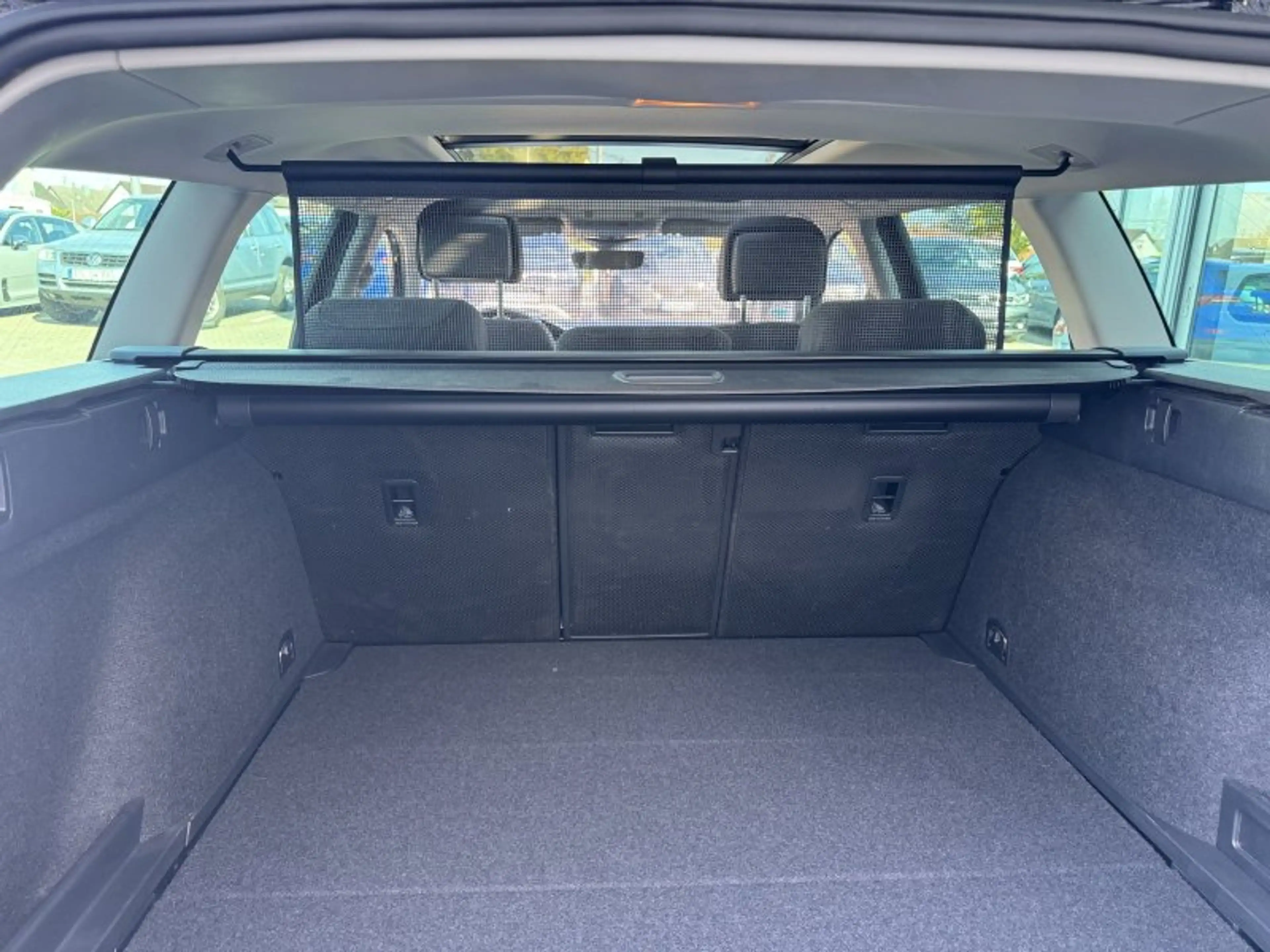 Volkswagen Passat Variant 2.0 TDI Business AHK Pano DSG Navi ACC LED Kamera — photo 9