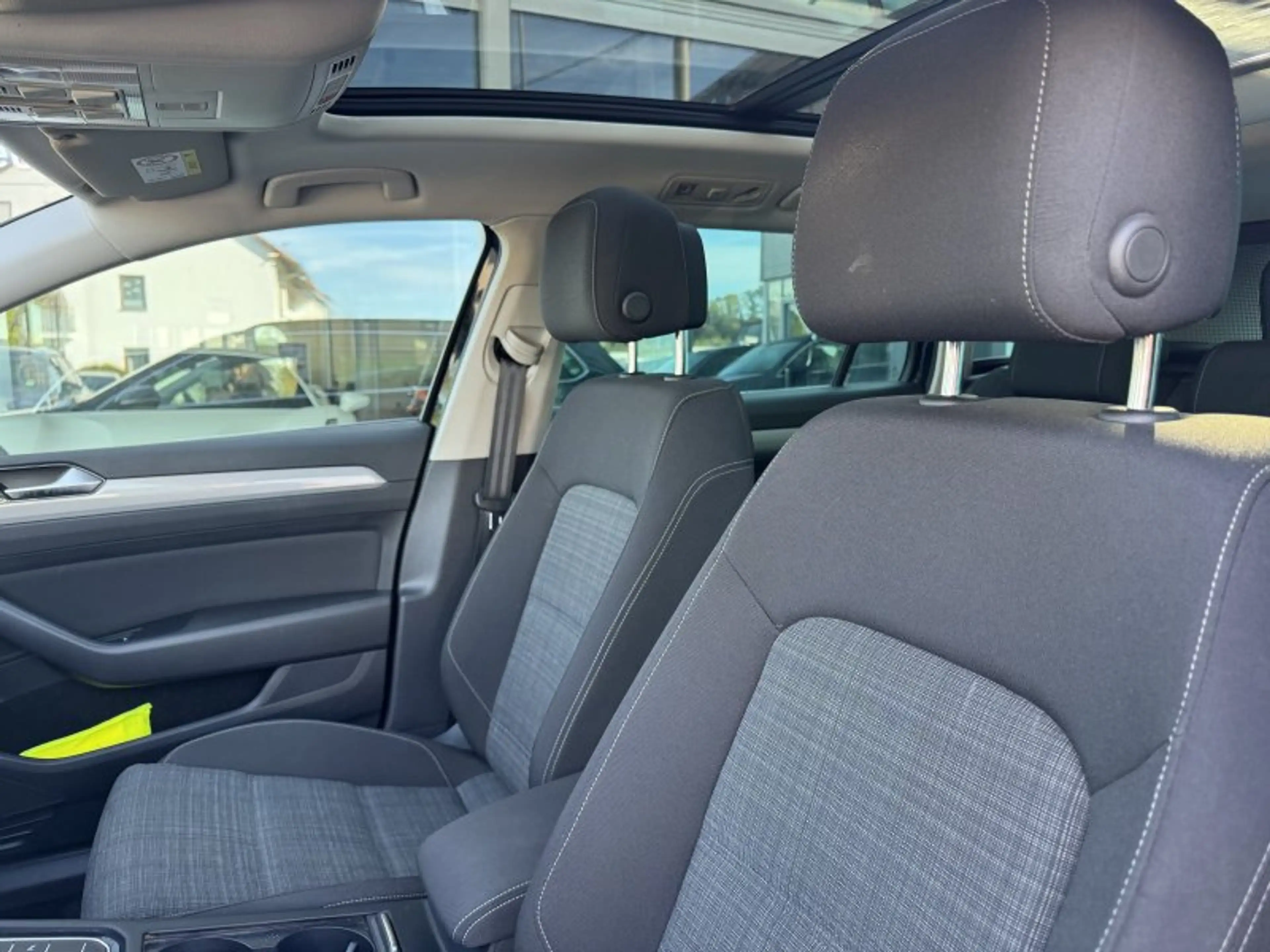Volkswagen Passat Variant 2.0 TDI Business AHK Pano DSG Navi ACC LED Kamera — photo 13