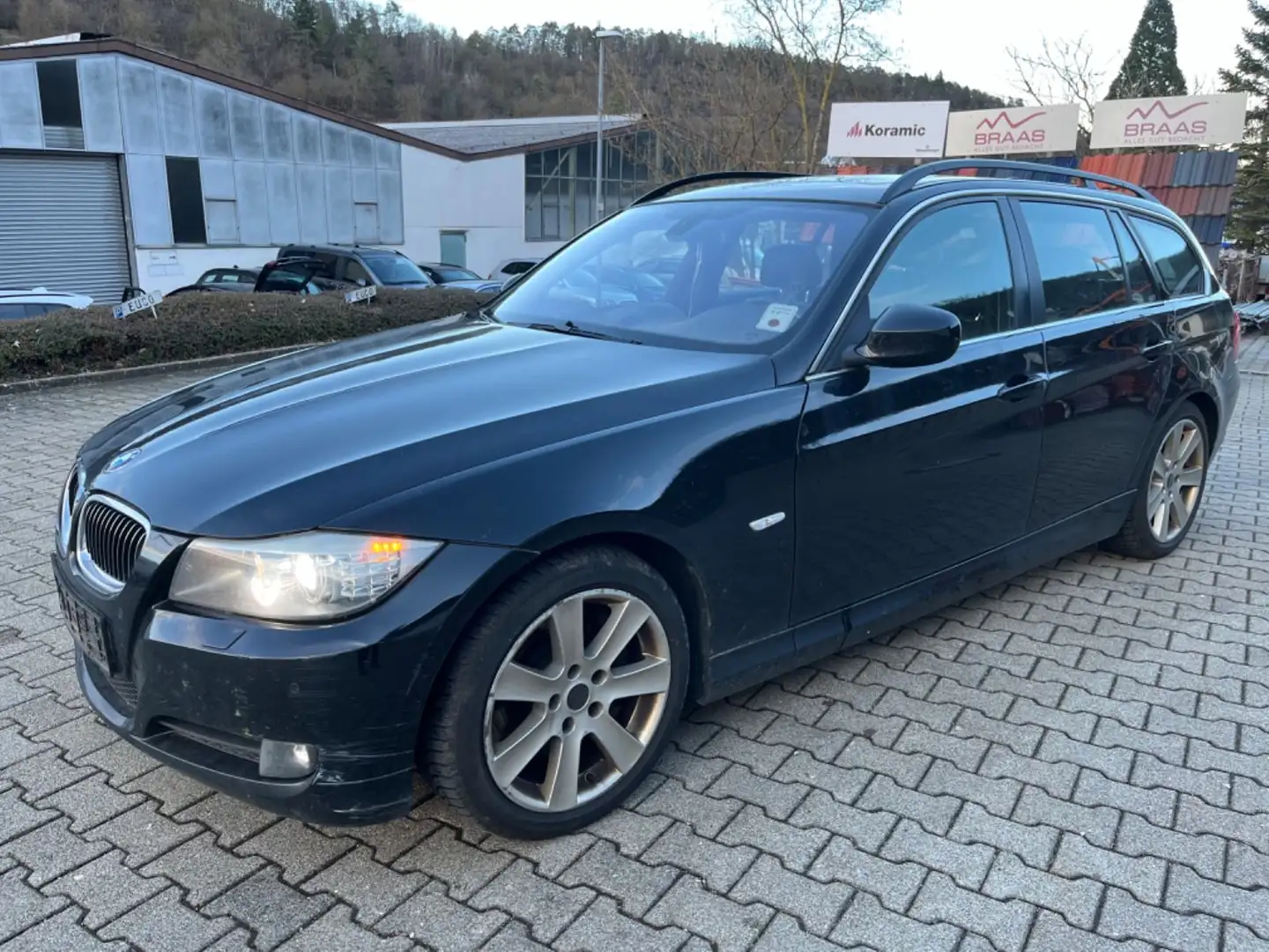 BMW 330 d Navi, Leder, Sportsitze / NUR AN GEWERBE Fekete - 1