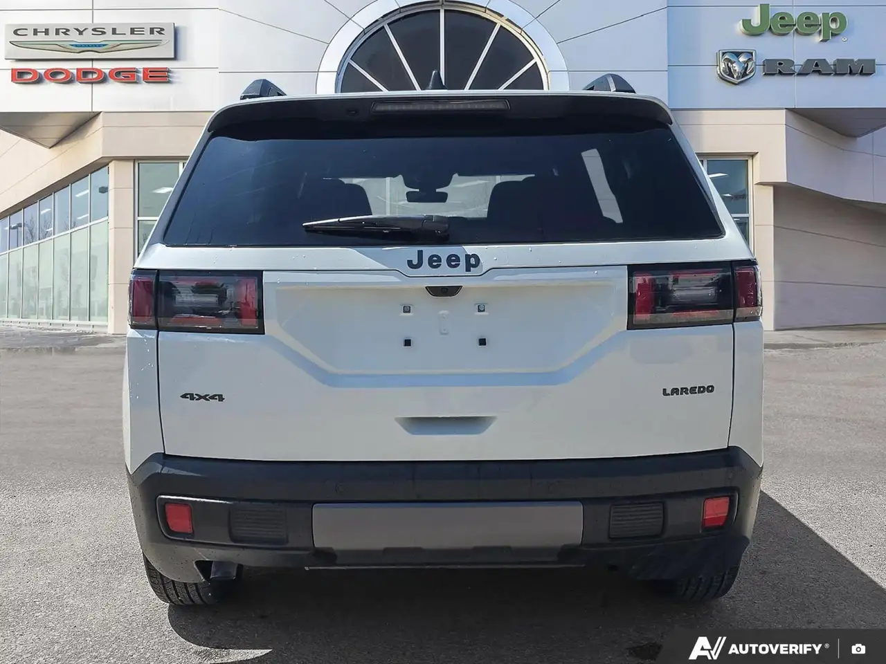 Jeep Cherokee снимка Jeep Cherokee
