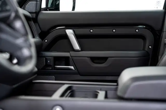 Land Rover Defender 110 P400 Defender 110 X-Dynamic HSE Ansicht 45