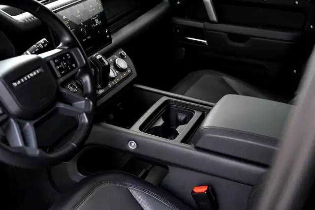 Land Rover Defender 110 P400 Defender 110 X-Dynamic HSE Ansicht 26
