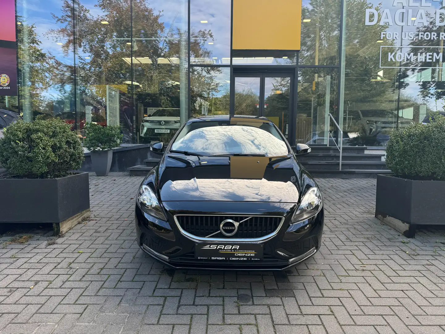 Volvo V40 2.0 T2 Momentum Noir - 2
