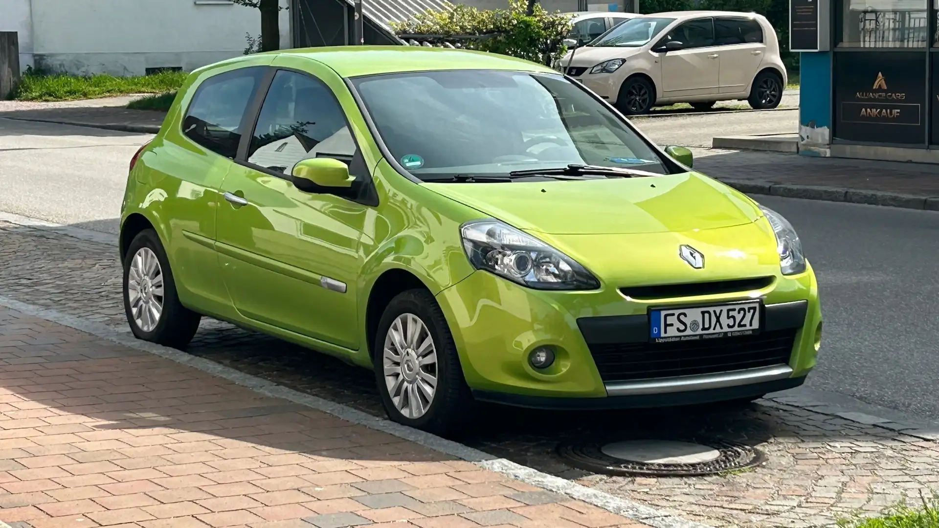 Renault Clio Clio 1.2 16V 100 TCE Luxe, Garagenfahrzeug, 46tkm Vert - 1