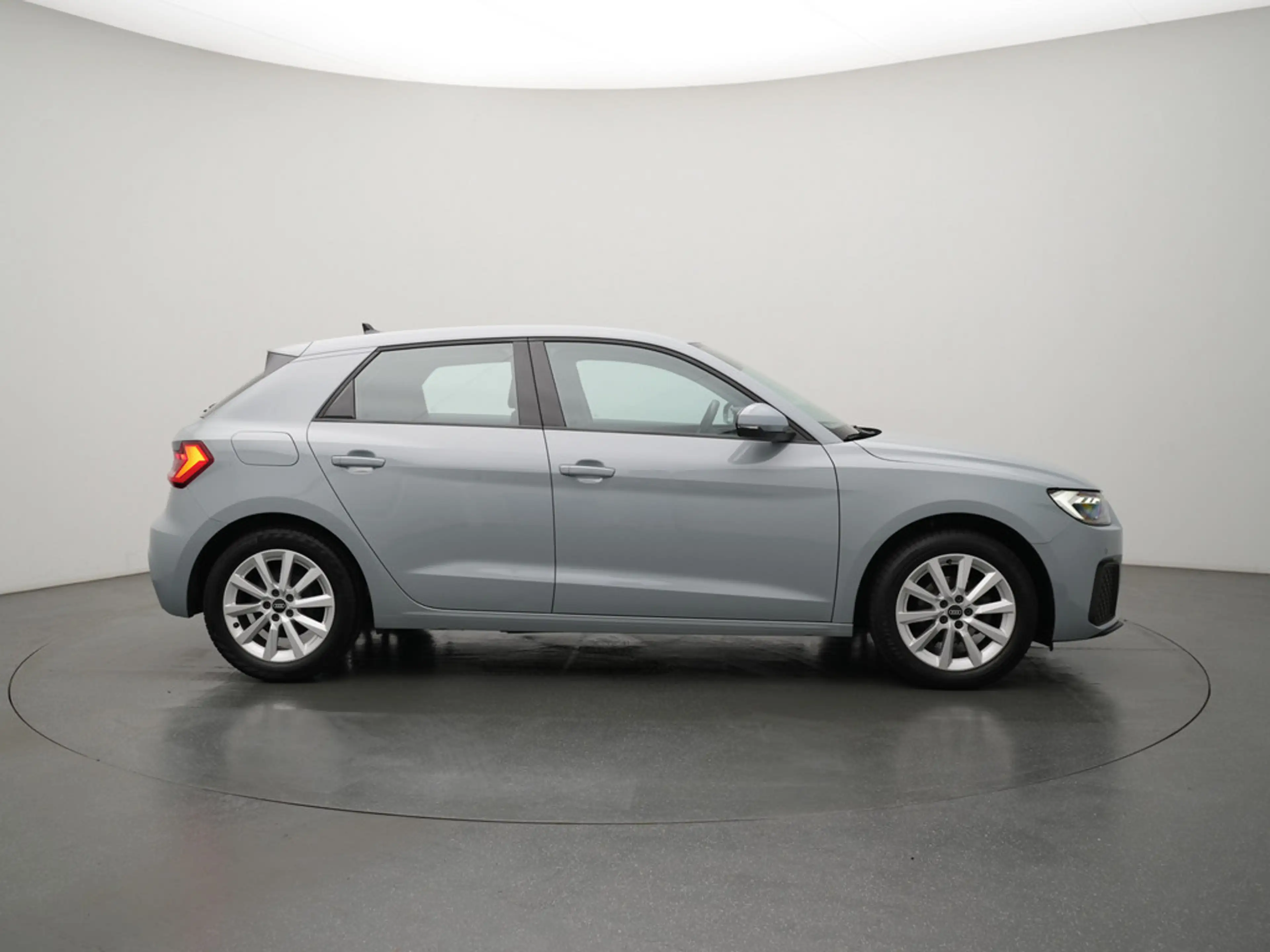 Audi A1 Sportback VIRT KAM SHZ KLIMA LED PDC — photo 3