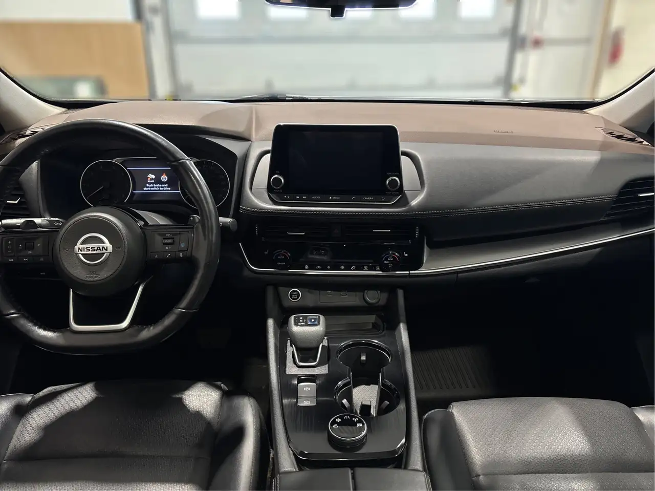 Nissan Rogue снимка Nissan Rogue