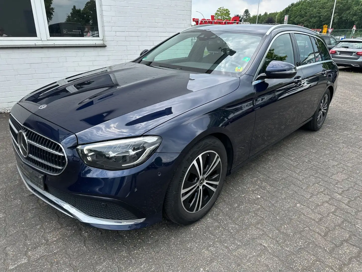 Mercedes-Benz E 220 d T 9G Avantgarde Distronic+ AHK Kamera Blau - 1