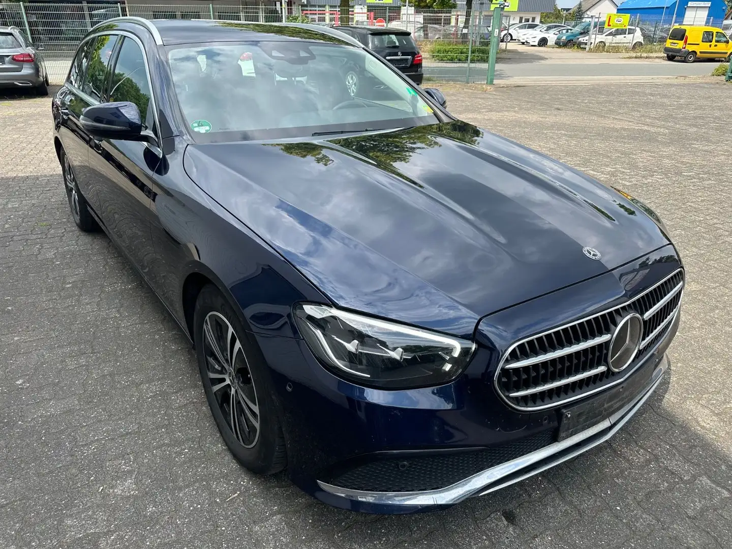 Mercedes-Benz E 220 d T 9G Avantgarde Distronic+ AHK Kamera Blau - 2