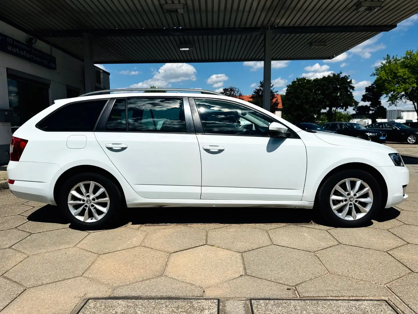 Skoda Octavia Combi NAVI/KLIMA/SCHECKHEFTGEPFLEGT Bianco - 2