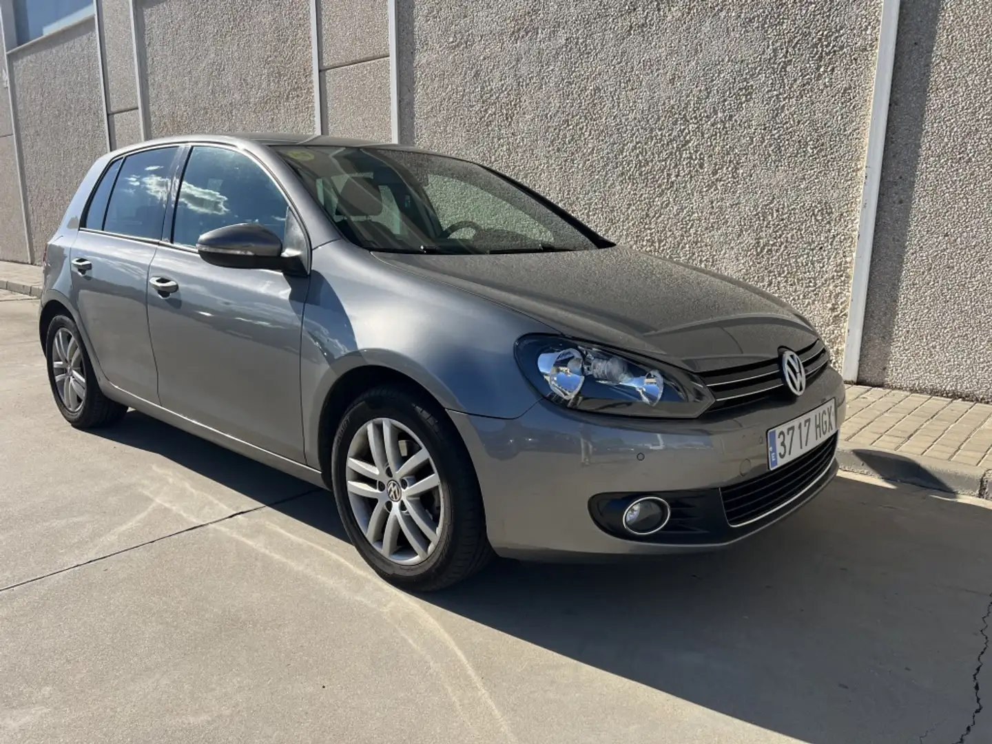 Volkswagen Golf 1.6TDI CR Sport DSG 105 Gris - 1