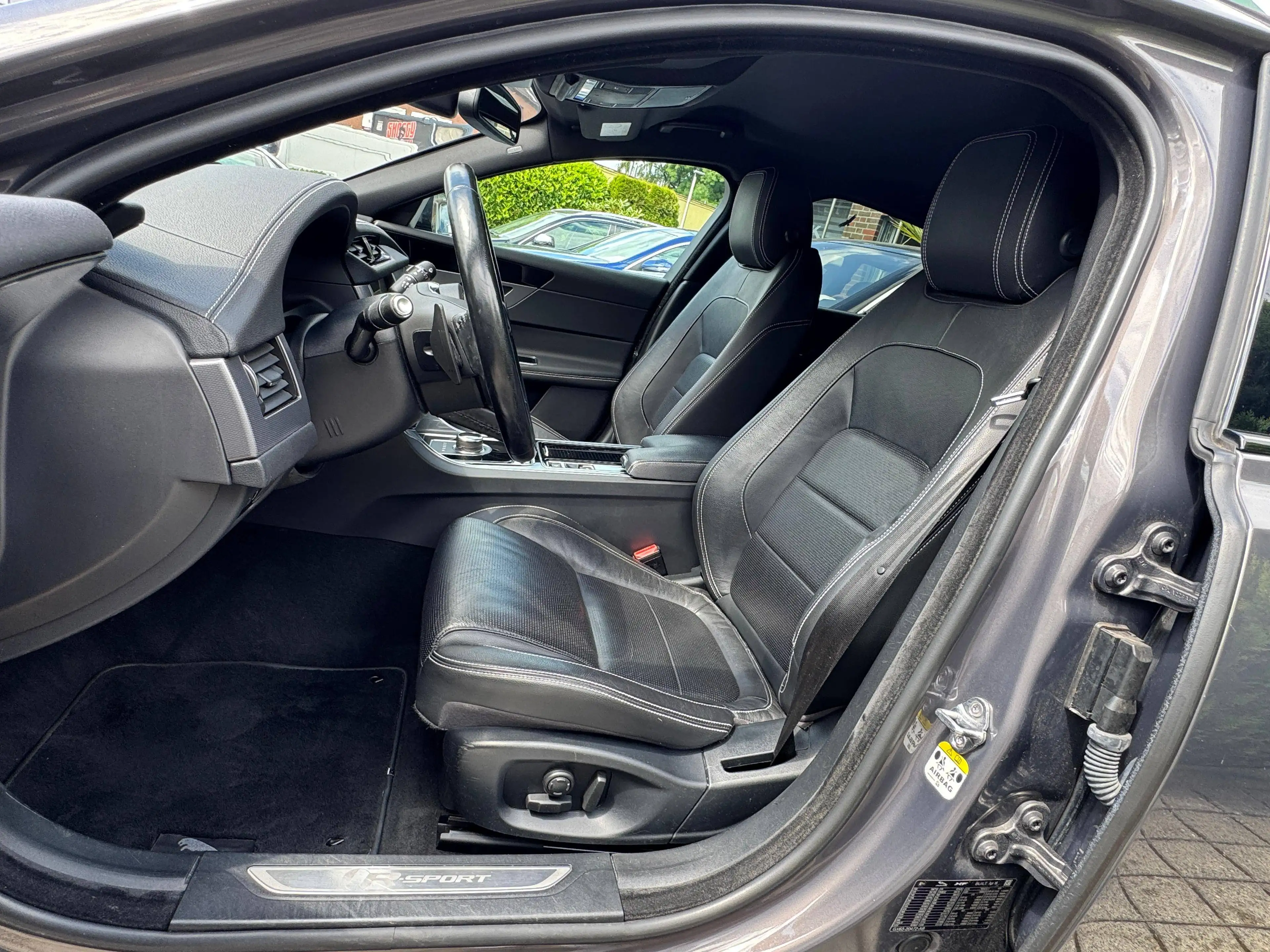 Jaguar XF R-Sport Allrad — photo 9