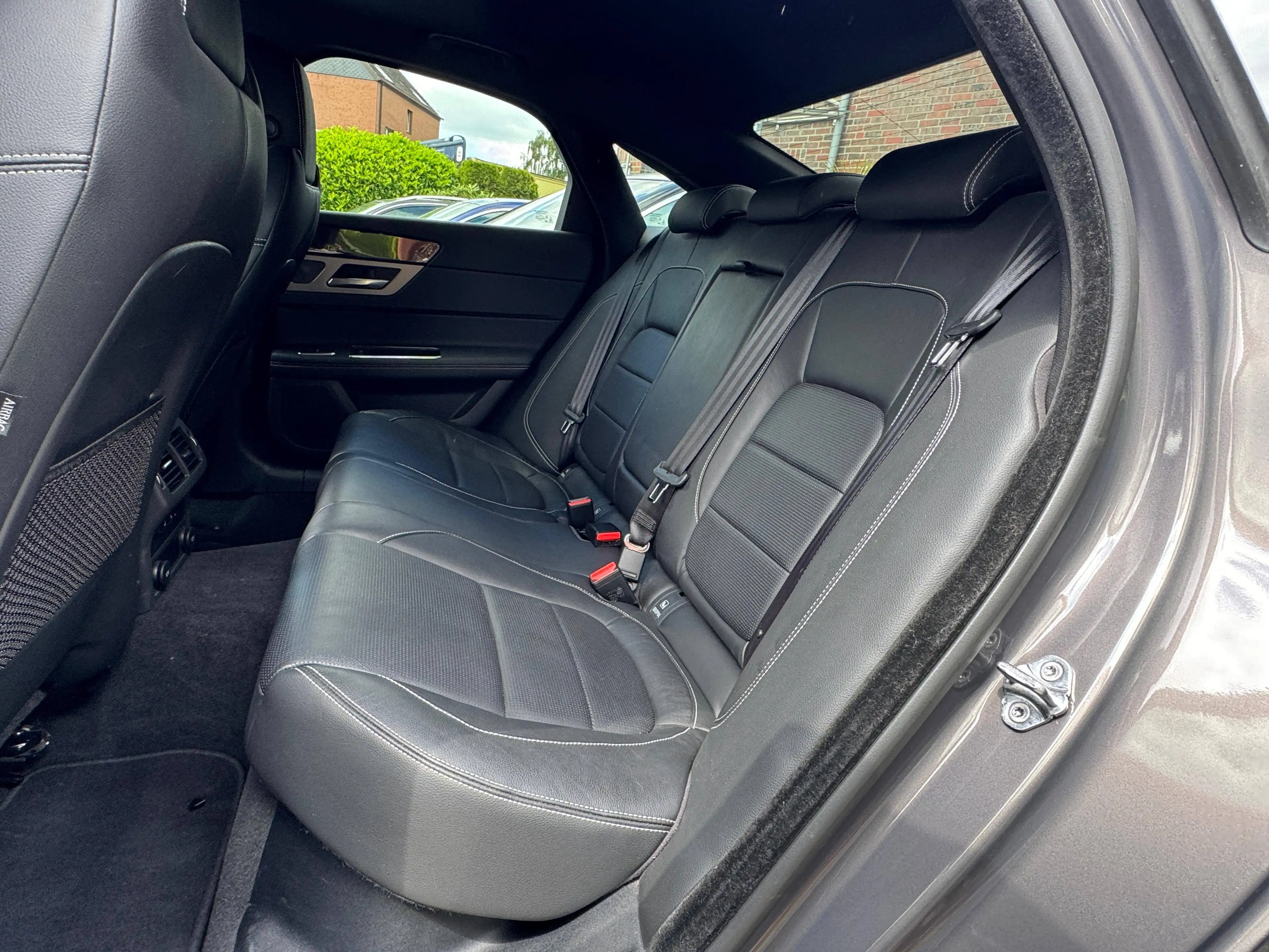 Jaguar XF R-Sport Allrad — photo 15
