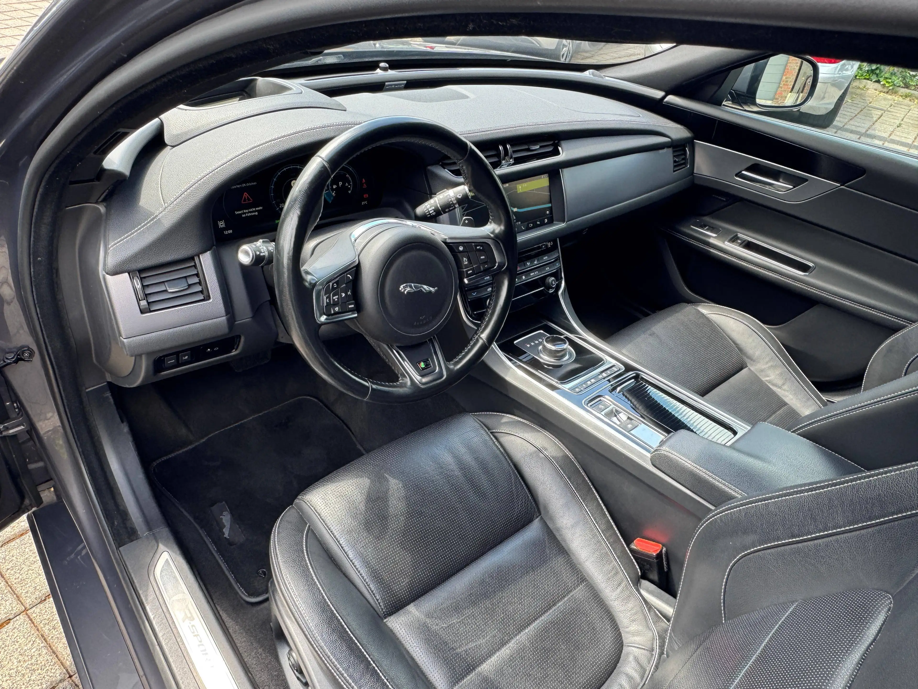 Jaguar XF R-Sport Allrad — photo 10