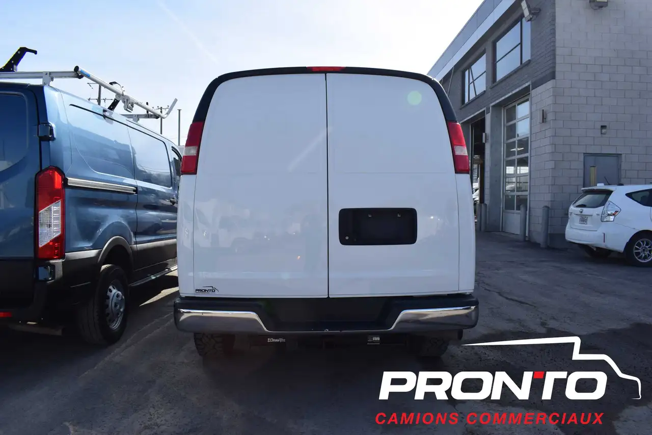 GMC Savana снимка GMC Savana