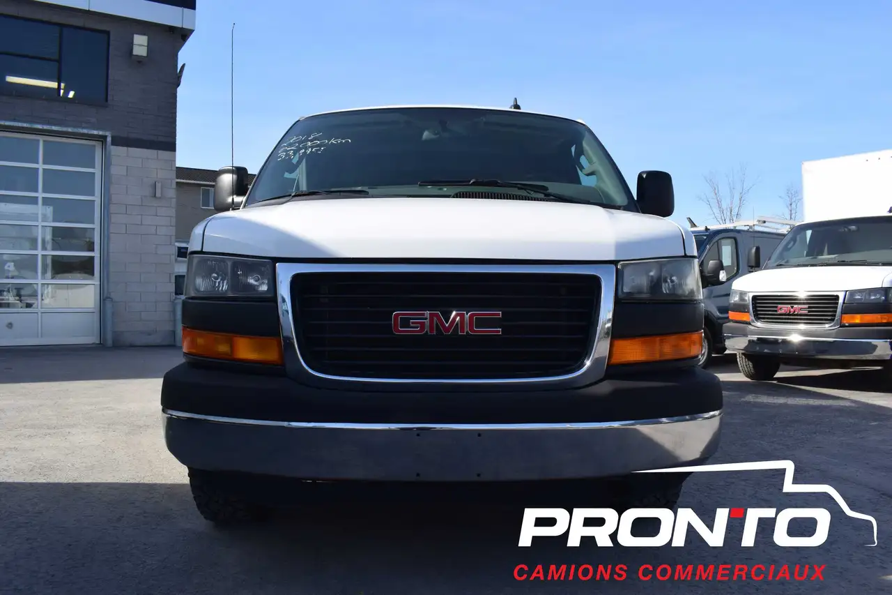 GMC Savana снимка GMC Savana