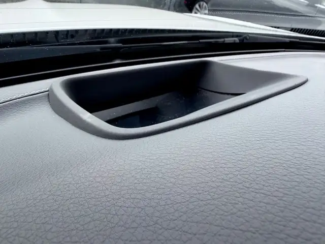 Mercedes-Benz C-Class view 16