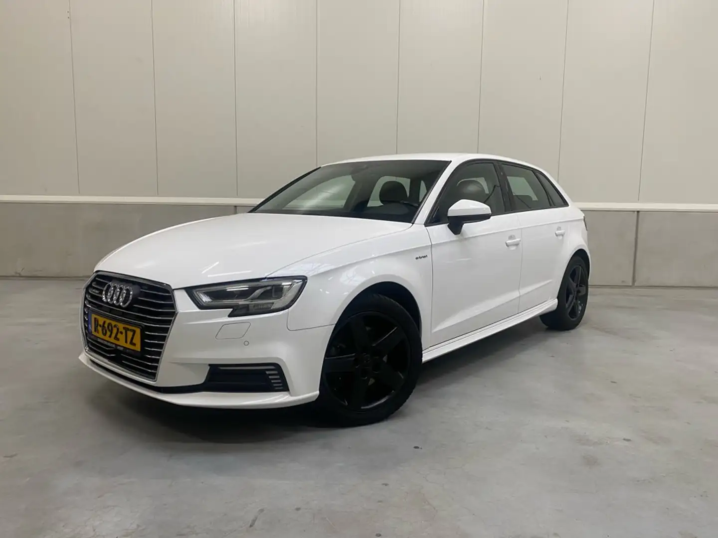 Audi A3 Sportback 1.4 e-tron Lease Ed. Wit - 1