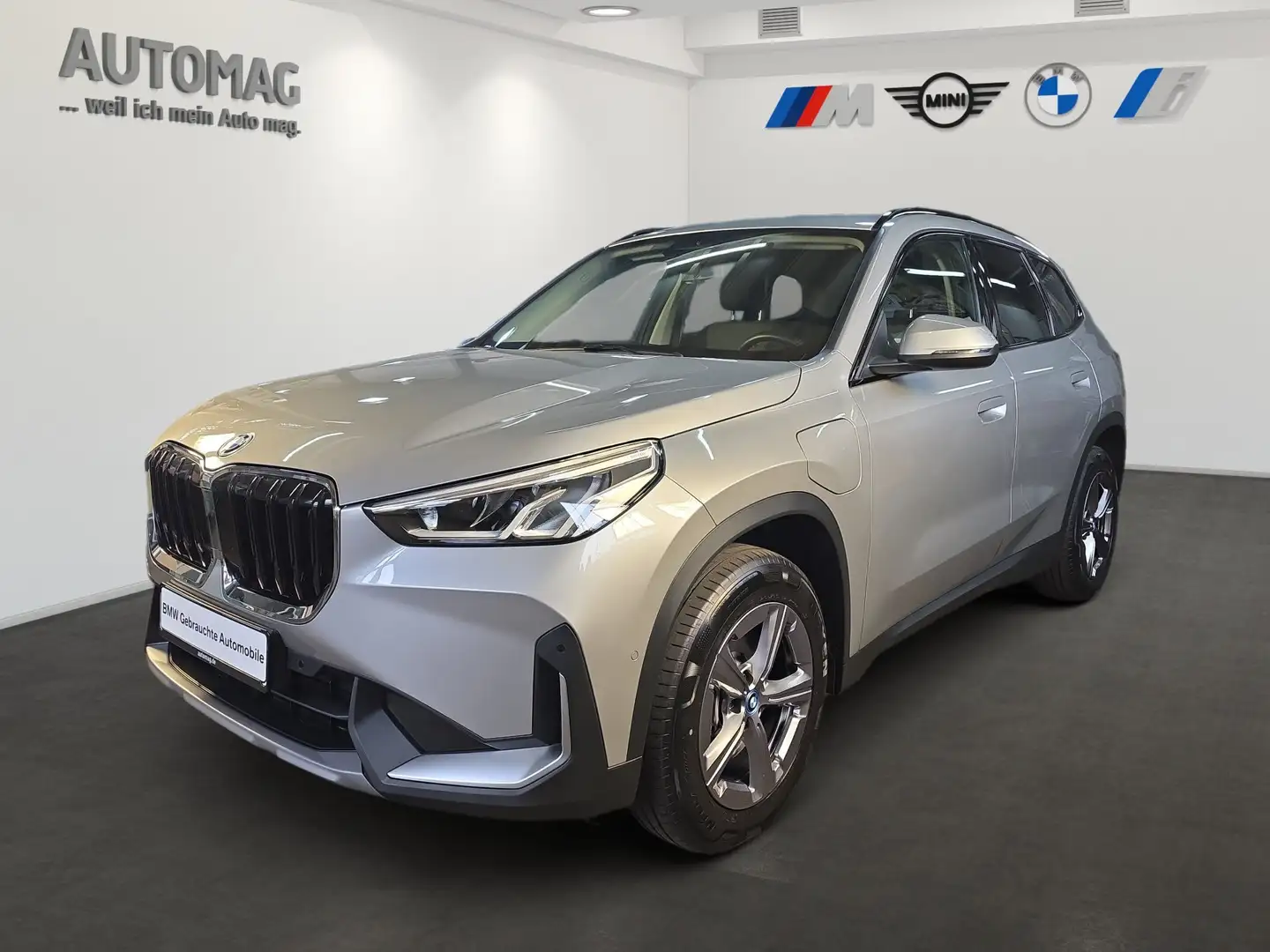BMW X1 xDrive25e AHK*DrivingAssistPlus*Panoramadach*ParkA Silber - 1