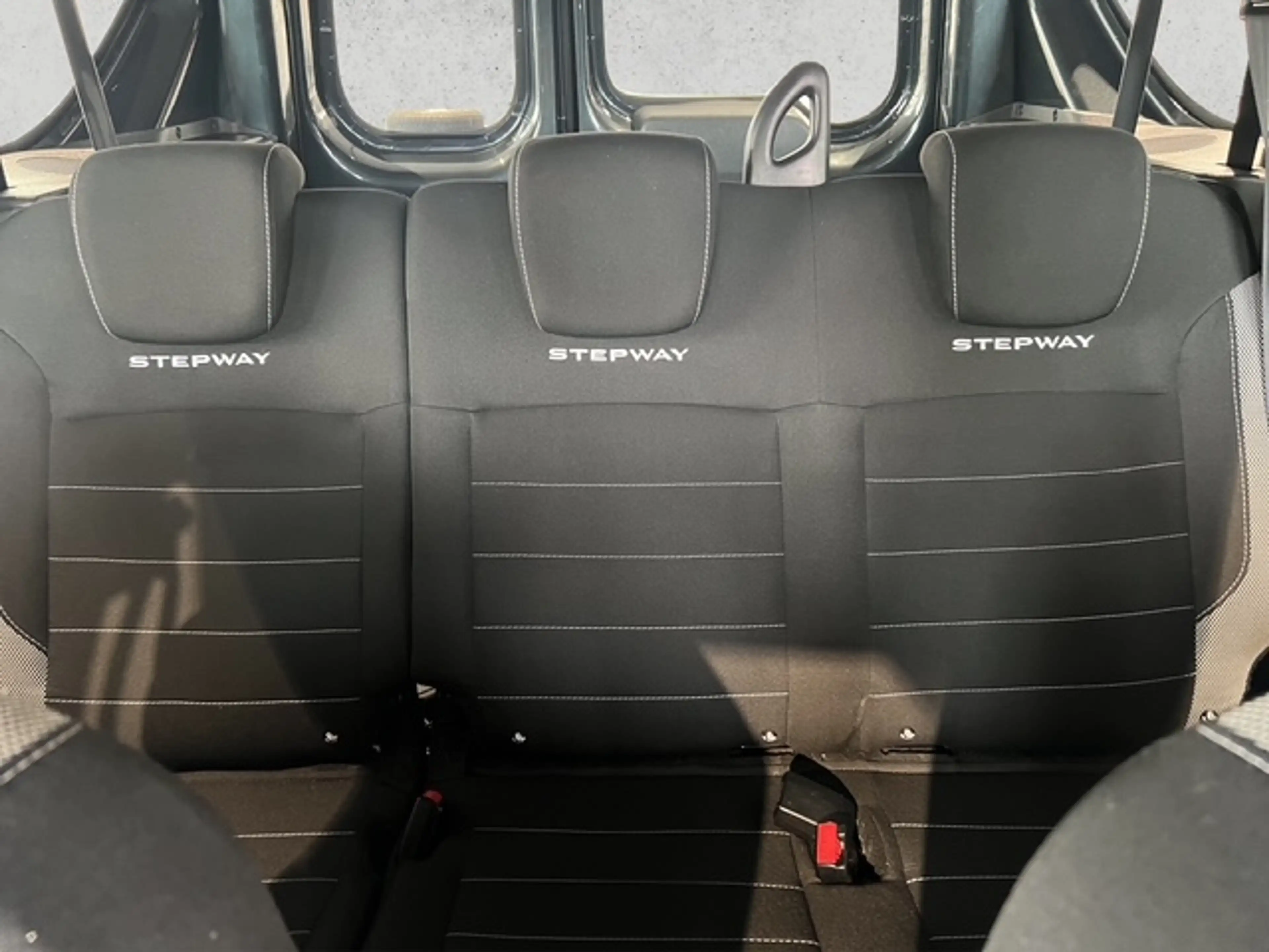 Dacia Dokker Stepway — photo 13
