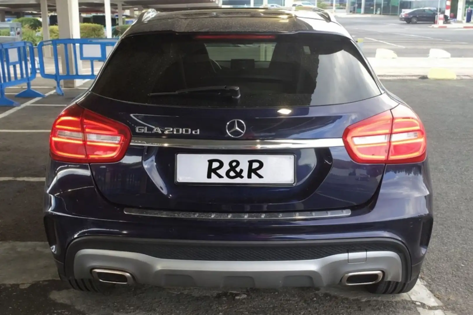 Mercedes-Benz GLA 200 200d AMG Line 7G-DCT Blau - 2