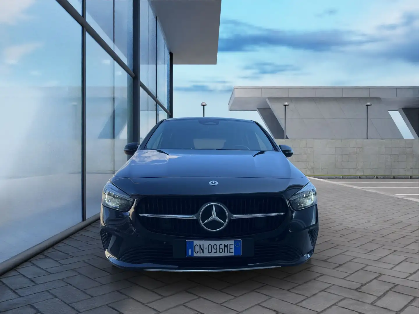 Mercedes-Benz B 180 B 180 d Automatic Advanced Plus Progressive Zwart - 2