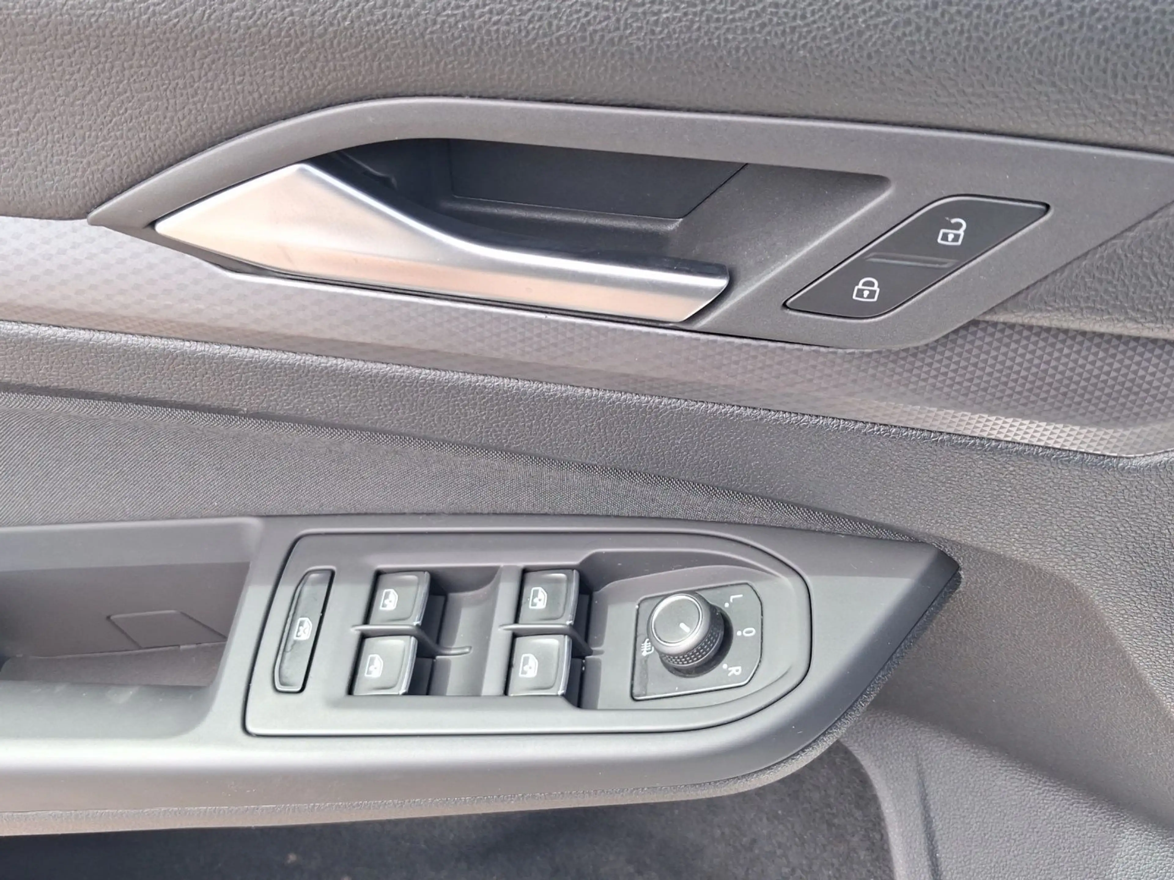 Volkswagen Golf 2.0 TDI DSG ACTIVE NAVI LED AHK KAMERA — photo 8