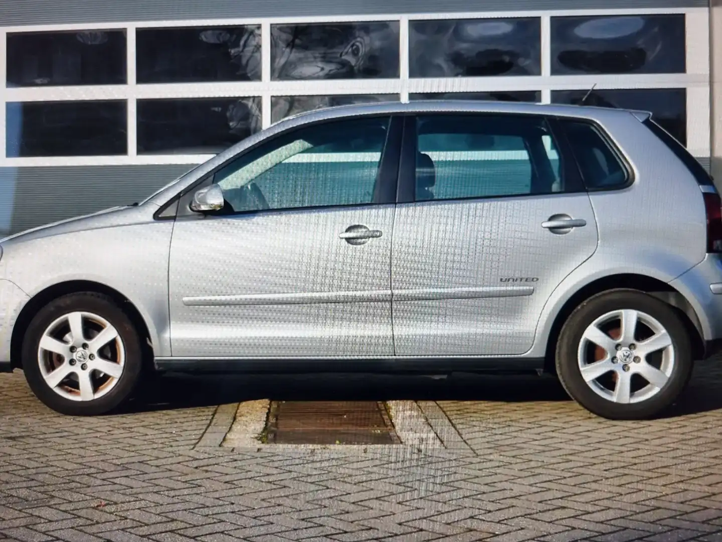 Volkswagen Polo 1.2 United Gris - 2