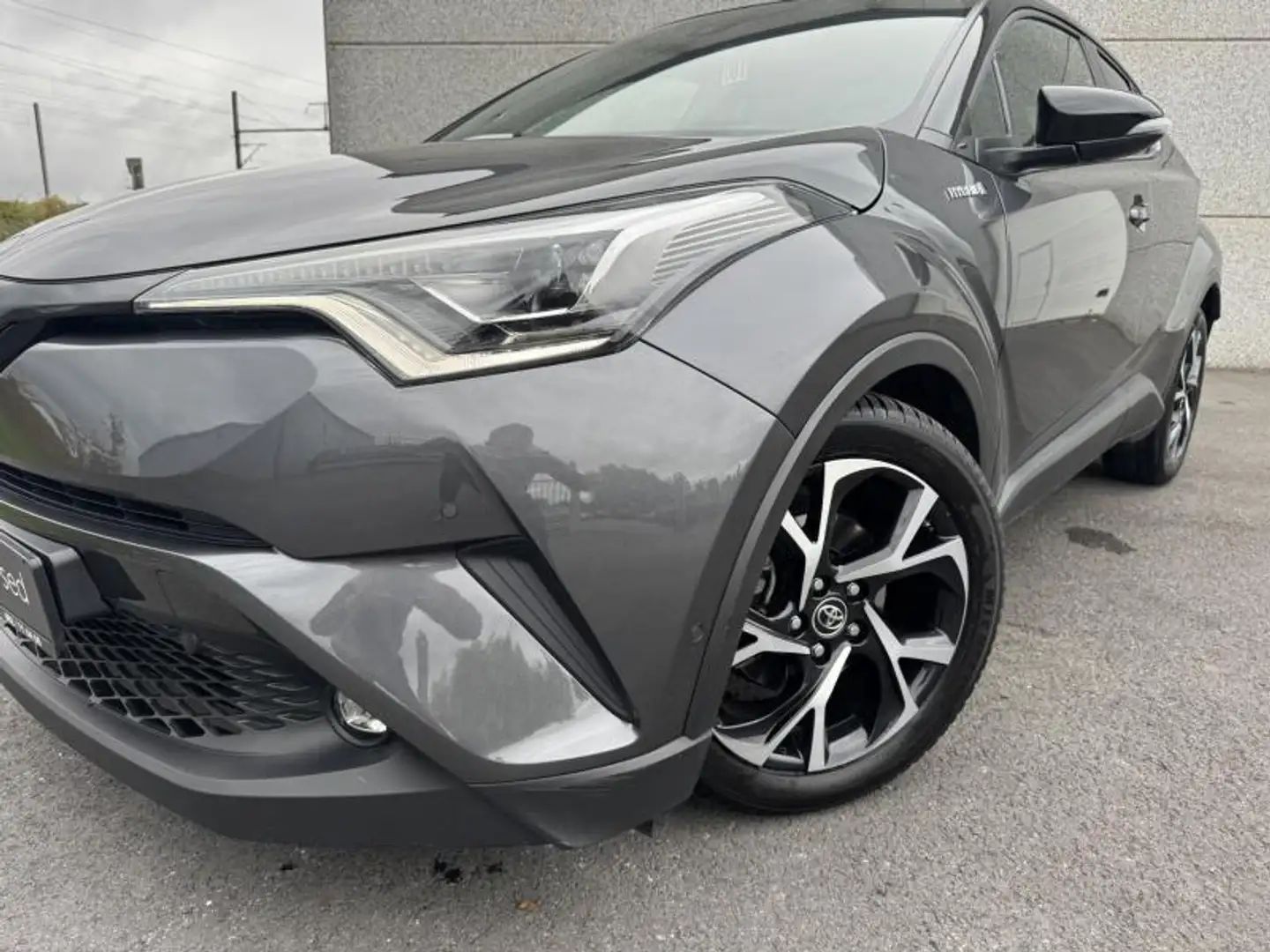 Toyota C-HR 1.8 HSD C-LUB bi-tone + CUIR Noir - 2